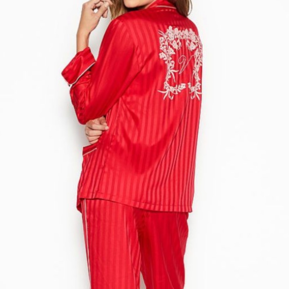 Victoria’s Secret 2 pc satin pajama set BEDAZZLED! 📬SEND ANY OFFER 🖋